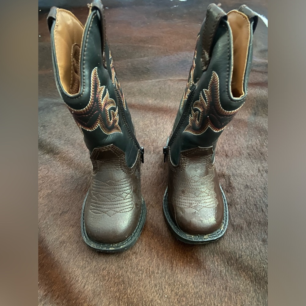 Magellan outdoors toddler cowboy boots 6D